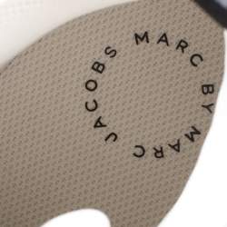 مملوكة مسبقًا حذاء رياضي مارك باي مارك جاكوبس مرتفع من أعلى شبك وجلد مونوكروم مقاس 38