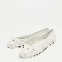 مملوكة مسبقًا Marc by Marc Jacobs White Perforated Leather Mouse Ballet Flats Size 37