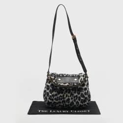 Pre Owned حقيبة كروس مارك باي مارك جاكوبس ناتاشا بريبي نايلون بطبعة الفهد أبيض/أسود