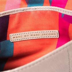 مملوكة مسبقًا Marc By Marc Jacobs Grey Leather Petal To The Metal Pouch