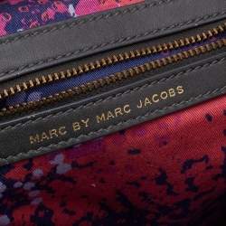 مملوكة مسبقًا Marc by Marc Jacobs Grey Leather Flap Bow Clutch