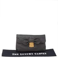 مملوكة مسبقًا Marc by Marc Jacobs Grey Leather Flap Bow Clutch