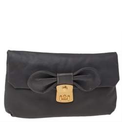 مملوكة مسبقًا Marc by Marc Jacobs Grey Leather Flap Bow Clutch