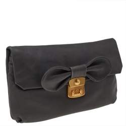 مملوكة مسبقًا Marc by Marc Jacobs Grey Leather Flap Bow Clutch