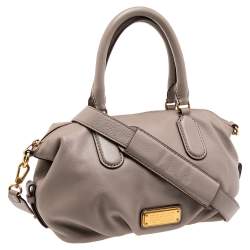 مملوكة مسبقًا حقيبة ساتشل مارك باي مارك جاكوبس كيو صغيرة جلد بيج