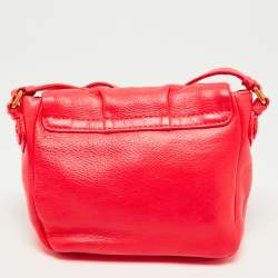 مملوكة مسبقًا حقيبة كروس مارك باي مارك جاكوبس كلاسيك كيو كارلي جلد أحمر نيون