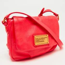 مملوكة مسبقًا حقيبة كروس مارك باي مارك جاكوبس كلاسيك كيو كارلي جلد أحمر نيون