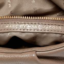 مملوكة مسبقًا Marc by Marc Jacobs Taupe Leather Classic Q Natasha Crossbody Bag
