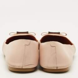 مملوكة مسبقًا حذاء فلات باليه مارك باي مارك جاكوبس فيونكة جلد ثعبان وردي مقاس 38.5