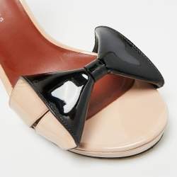 Pre Owned Marc by Marc Jacobs Bow Size 40 Black/Beige Patent Leather Ankle Strap Sandals