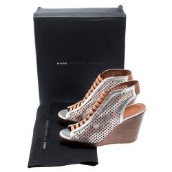 Pre Owned صندل مارك باي مارك جاكوبس نعل سميك كعب روكي سوزانا جلد مخرم فضي ميتالك مقاس 40.5