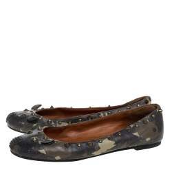 مملوكة مسبقًا حذاء باليرينا فلات مارك باي مارك جاكوبس "موس" حافة مرصعة سبايك جلد كامو متعدد الألوان مقاس 37