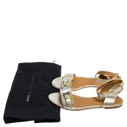 Pre Owned صندل فلات مارك باي مارك جاكوبس جلد فضي ميتاليك مقاس 36.5