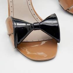 Pre Owned Marc by Marc Jacobs Black/Beige Patent Leather Bow Ankle Strap Sandals Size 41