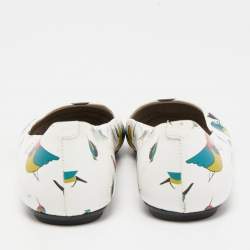 مملوكة مسبقًا Marc by Marc Jacobs White Bird Print Leather Ballet Flats Size 35