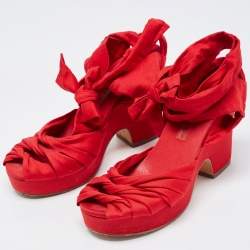 مملوكة مسبقًا صندل مارك باي مارك جاكوبس قماش أحمر برباط كعب مربع سميك مقاس 38.5