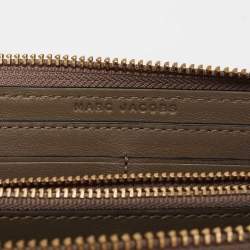 Pre Owned Marc Jacobs Khaki Green Leather Snapshot Zip Around Wallet