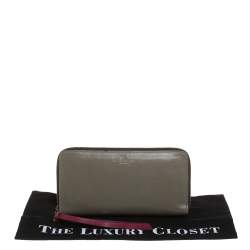 Pre Owned Marc Jacobs Khaki Green Leather Zip Around Wallet