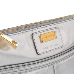 Pre Owned Marc Jacobs Metallic Silver Leather Flat Zip Clutch