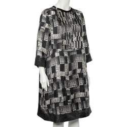 Pre Owned Max Mara Monochrome Printed Silk Embellished Neck Detailed Dress L
