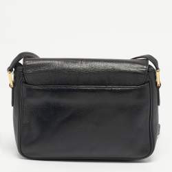 Pre Owned حقيبة كتف بتصميم مغطاة بشعارات فضفاضة ومزينة بمسامير جلدية سوداء من أم سي أم