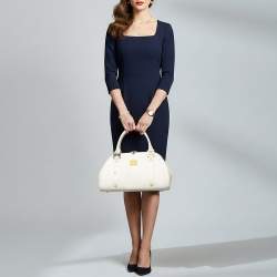 مملوكة مسبقًا MCM Enamel Logo White Leather Zip Satchel