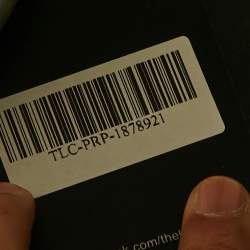 مملوكة مسبقًا فستان قميص حرير شفاف مطبوع باللونين الأسود والأبيض من إم سي كيو باي أليكساندر ماكوين ميديم