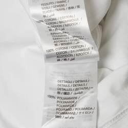 Pre Owned قميص أم سي كيو باي أليكساندر ماكوين جيرسي مزين بشعار مزخرف ياقة دائرية أبيض كبير