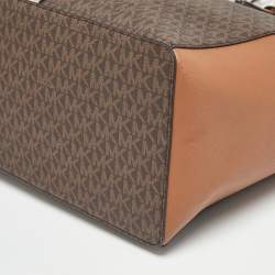 مملوكة مسبقًا Michael Kors Two Tone Brown Signature Coated Canvas Large Gilly Tote