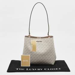 Pre Owned Michael Kors Off Signature White Coated Canvas and Leather Medium Pratt Bucket Bag