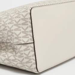 Pre Owned Michael Kors Off Signature White Coated Canvas and Leather Medium Pratt Bucket Bag