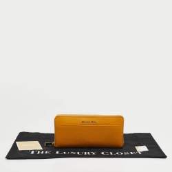 مملوكة مسبقًا محفظة مايكل كورس جلد أصفر سحاب ملتف