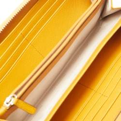 مملوكة مسبقًا محفظة مايكل كورس جلد أصفر سحاب ملتف