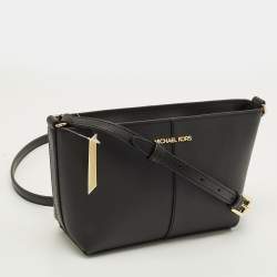 مملوكة مسبقًا Michael Kors Jet Set Travel Black Leather Crossbody Bag
