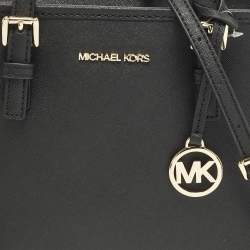 مملوكة مسبقًا حقيبة مايكل كورس جيت سيت ترافيل جلد أسود صغير جدًا