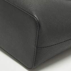 مملوكة مسبقًا حقيبة مايكل كورس جيت سيت ترافيل جلد أسود صغير جدًا