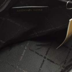 مملوكة مسبقًا حقيبة مايكل كورس جيت سيت ترافيل جلد أسود صغير جدًا