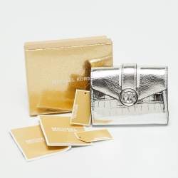 مملوكة مسبقًا محفظة مايكل كورس جرينتش جلد فضي منقوش كروك ثلاثية الطيات