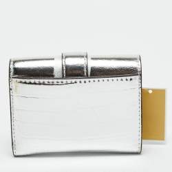 مملوكة مسبقًا محفظة مايكل كورس جرينتش جلد فضي منقوش كروك ثلاثية الطيات