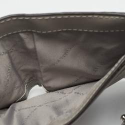 مملوكة مسبقًا محفظة مايكل كورس جرينتش جلد فضي منقوش كروك ثلاثية الطيات