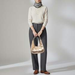 مملوكة مسبقًا حقيبة هوبو مايكل كورس نولييتا جلد براءة اختراع مجعد ذهبي صغيرة