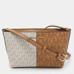 مملوكة مسبقًا Michael Kors Jet Set Small Beige/Optic White Coated Signature Canvas Crossbody Bag