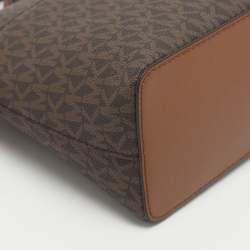 مملوكة مسبقًا Michael Kors Jet Set Travel Medium Brown Signature Coated Canvas Crossbody Bag