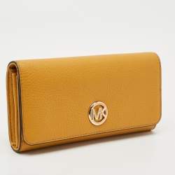 مملوكة مسبقًا Michael Kors Fulton Mustard Leather Continental Wallet