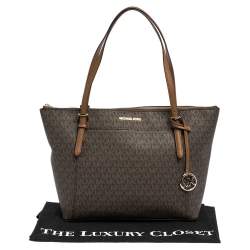 مملوكة مسبقًا حقيبة يد مايكل كورس سيارا كانفاس مقوى شهيرة بنية داكنة
