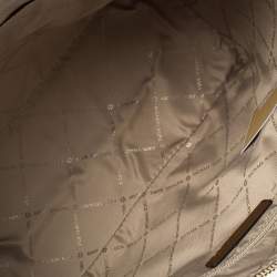 Pre Owned حقيبة يد مايكل كورس سيارا كبيرة كانفاس مقوى شهيرة بيضاء فانيلا