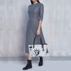 Pre Owned حقيبة يد توتس مايكل كورس نيو يورك سيتي كاريال كانفاس مقوى أسود/أبيض متوسطة