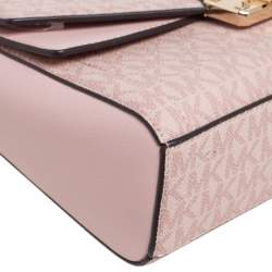 مملوكة مسبقًا Michael Kors Pink Signature Coated Canvas and Leather Medium Kinsley Shoulder Bag