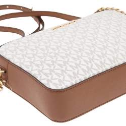 مملوكة مسبقًا حقيبة كروس مايكل كورس جيت سيت جلد وكانفاس مقوى لشعار الماركة أبيض/بني كبيرة