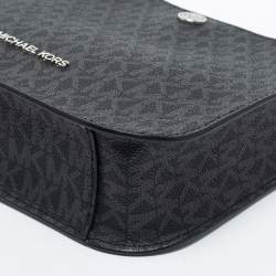 Pre Owned Michael Kors Black Signature Coated Canvas  Briley Messenger Bag